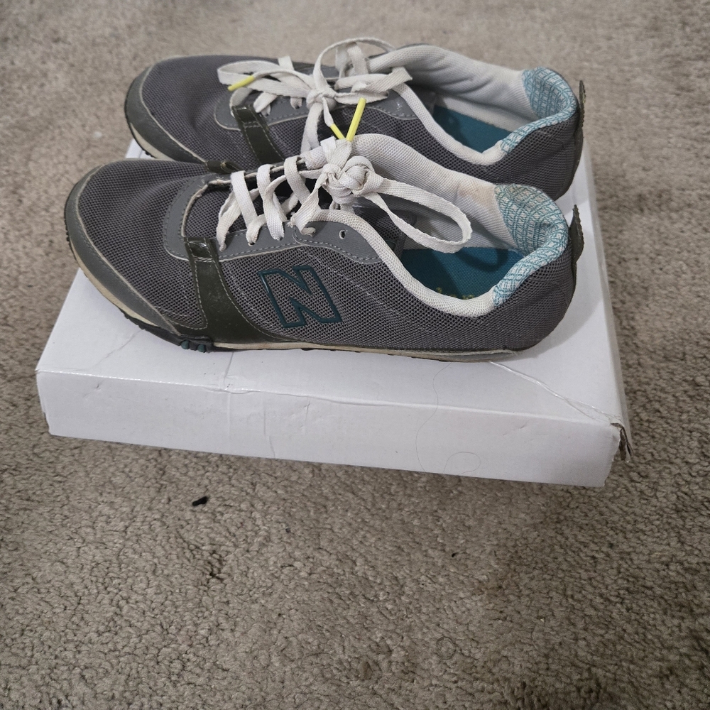 Sneakers - Picture 2 of 8